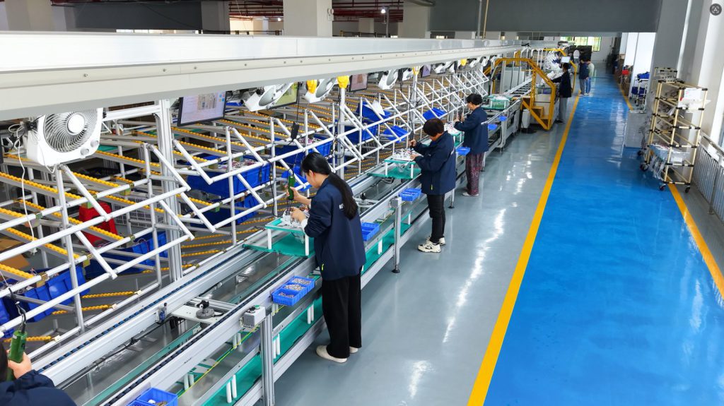 Export packing and carton staging before container loading